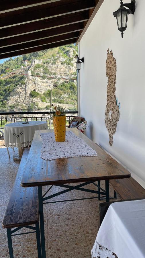 Ana Rest House Hostel Berat Eksteriør bilde