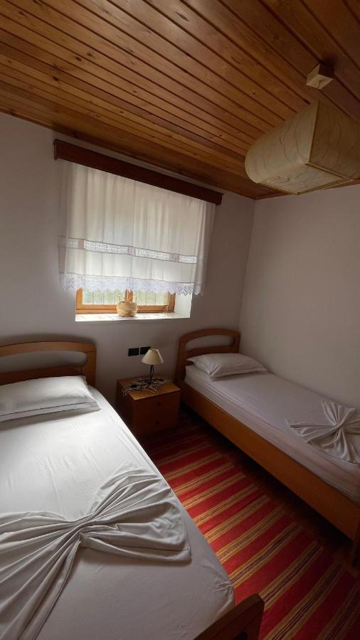 Ana Rest House Hostel Berat Eksteriør bilde